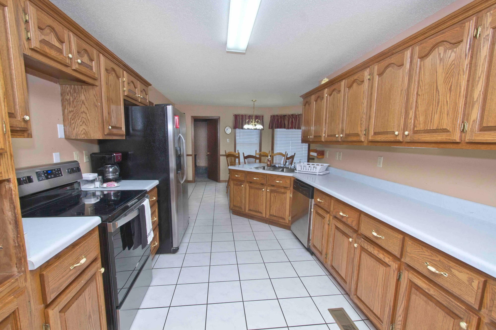 Full kitchen image 1 at Poppie's Place