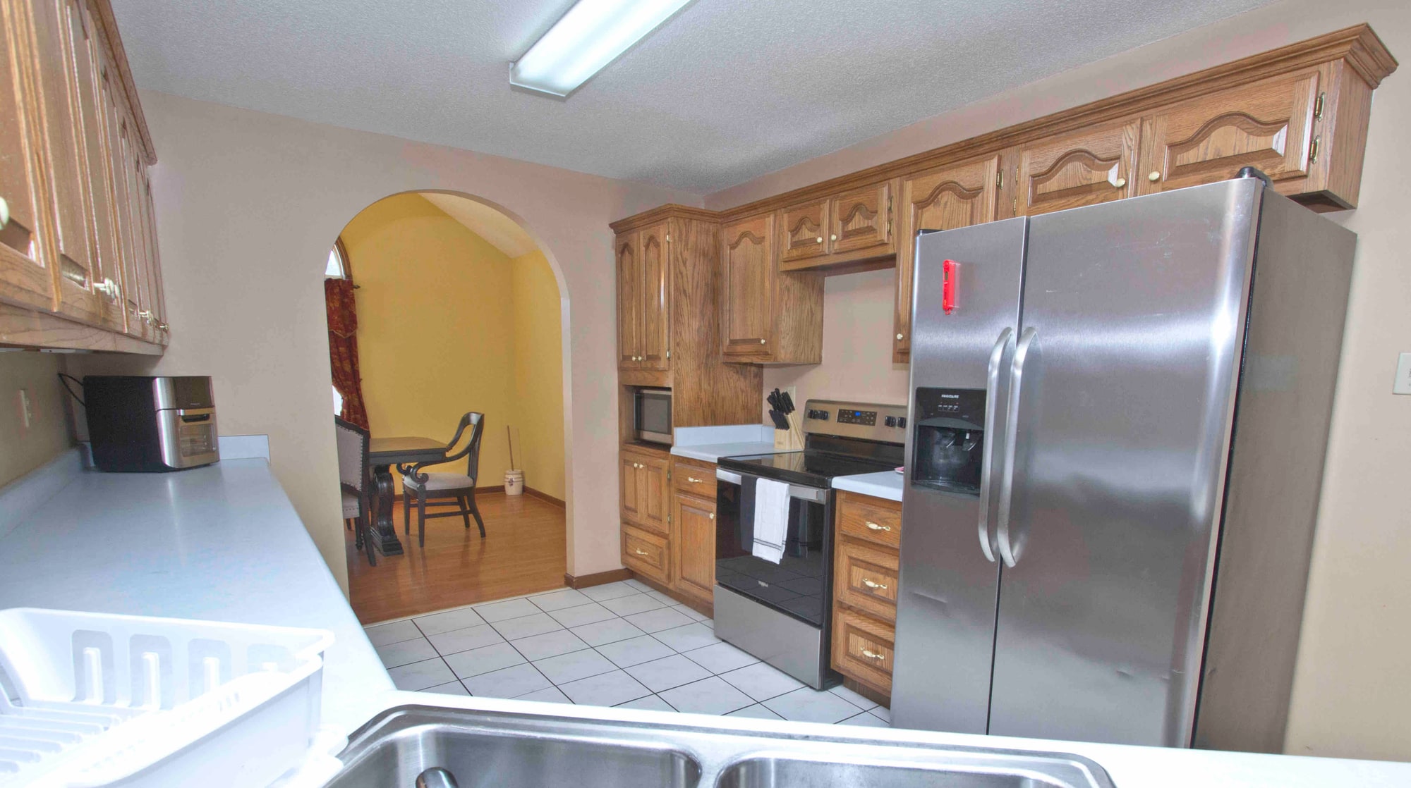 Full kitchen image 2 at Poppie's Place
