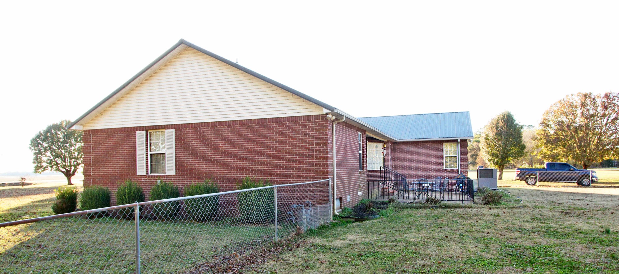 Exterior image 3 at Poppie's Place